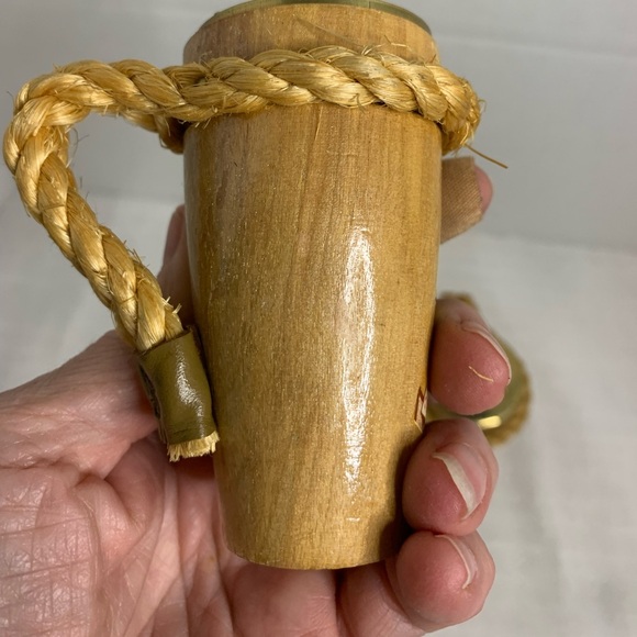 VINTAGE | Wood Salt and Pepper Shakers from the Bahamas. - Picture 4 of 13